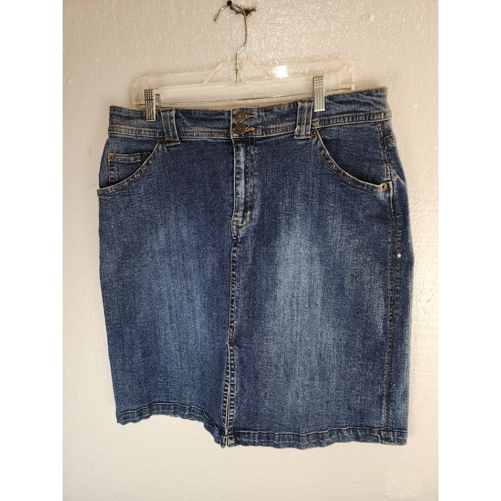Women's St John Bay Jean skirt  with pockets Size 14